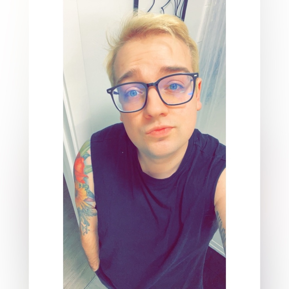 Meet your posher, Dakota!